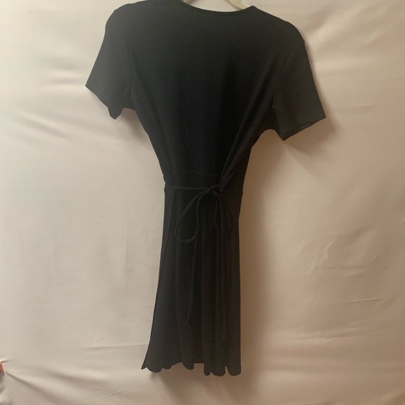 Aritzia Sunday Best Giselle Wrap Dress NWOT - Picture 6 of 12